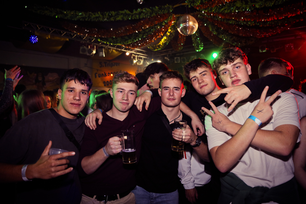 11_11_eeroeffnungsparty-77
